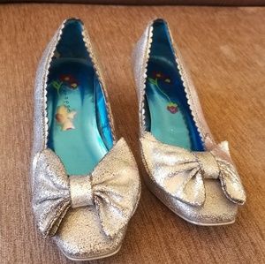 Big bow, silver metallic irregular choice